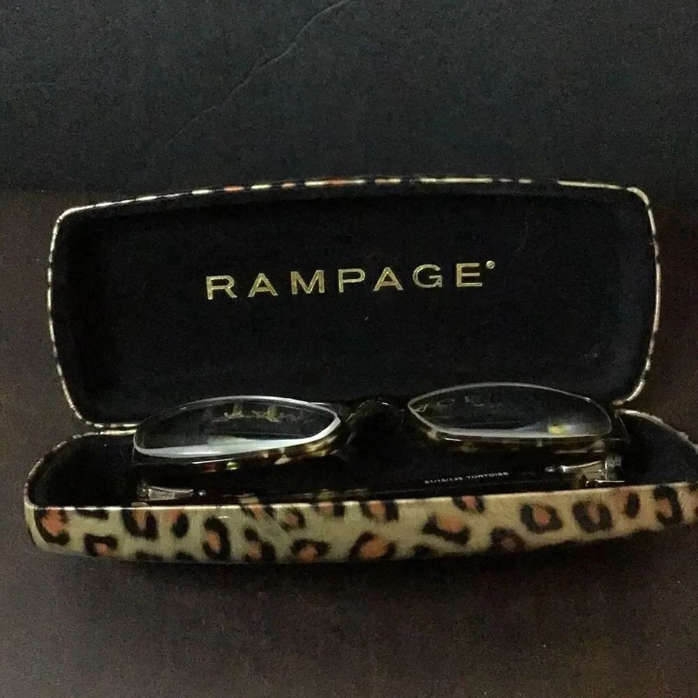 Glasses Tortoise shell, eyeglassโPrescriptionโframeโandโcheetahโprintโRampageโca